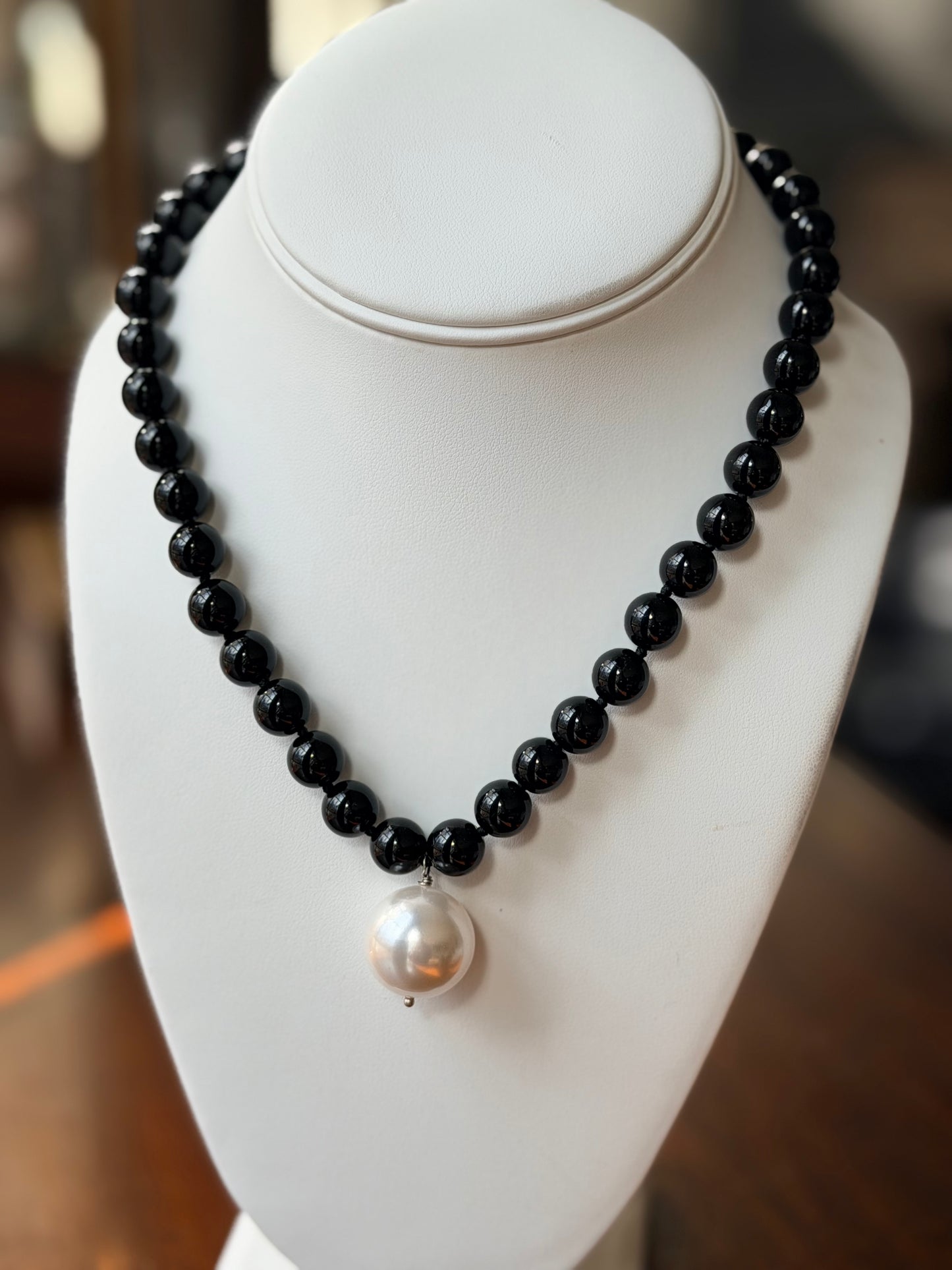 Natural Stone w Large Pearl Necklace