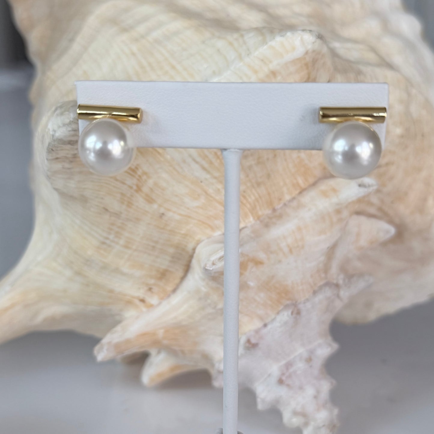 Shell Pearl Bar Earring