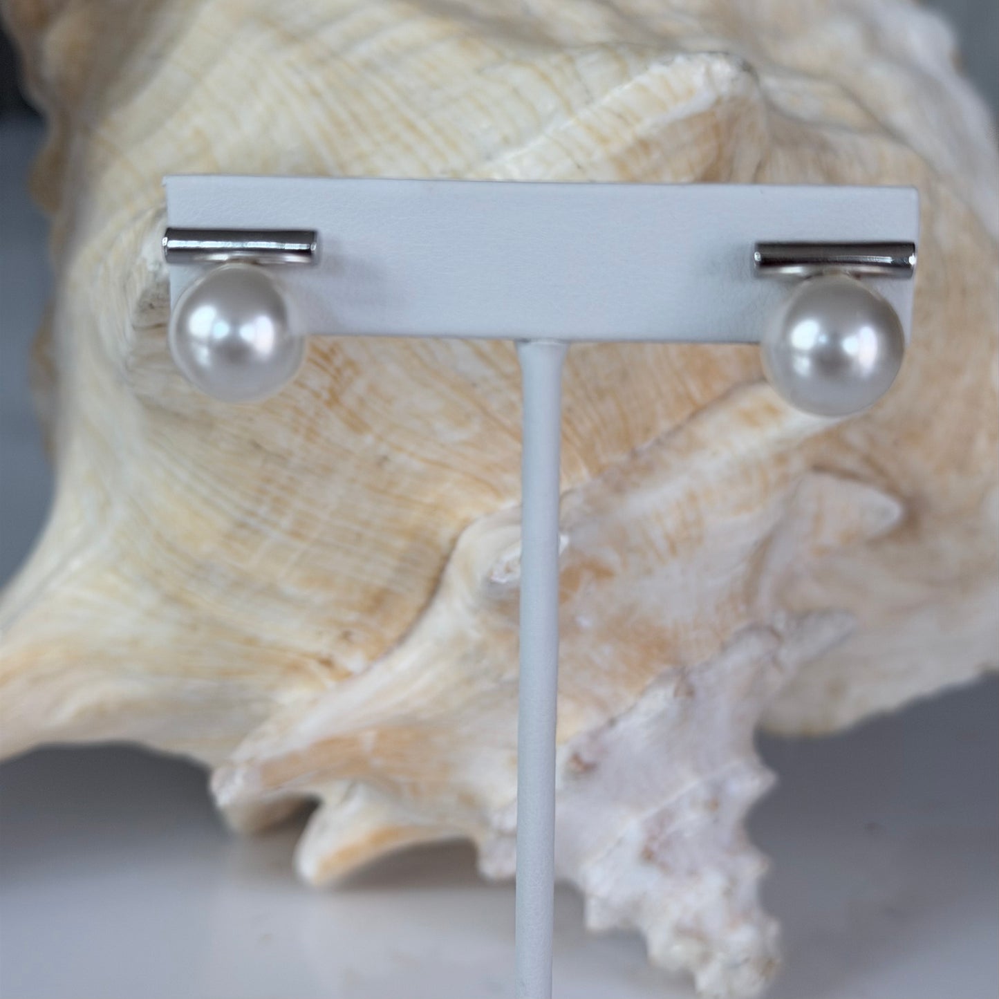 Shell Pearl Bar Earring