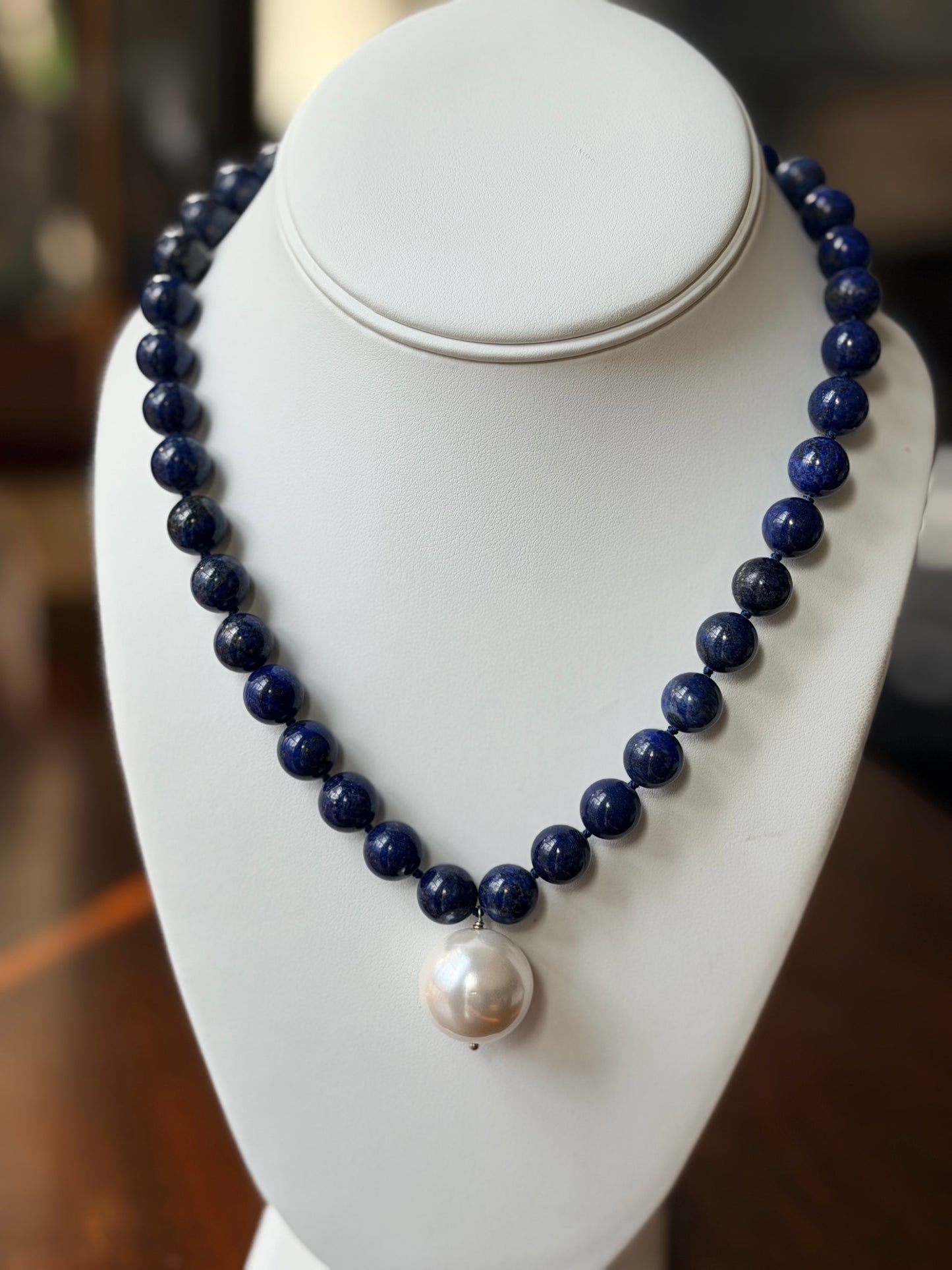 Natural Stone w Large Pearl Necklace