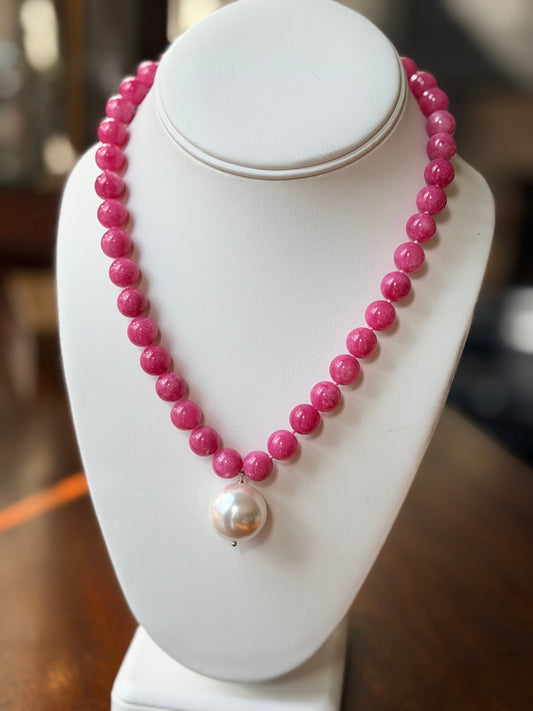 Natural Stone w Large Pearl Necklace
