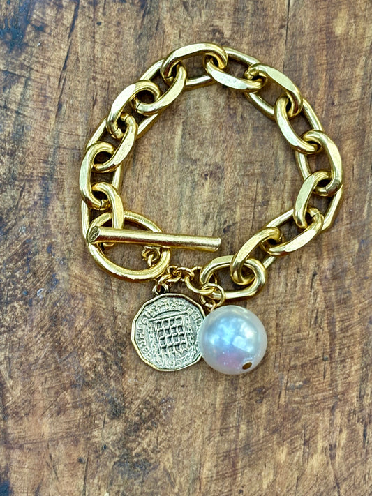 Gold Chain Bracelet w Coin & Pearl