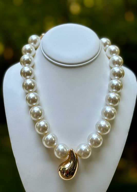 Gold Tone Teardrop with Large Pearl Necklace